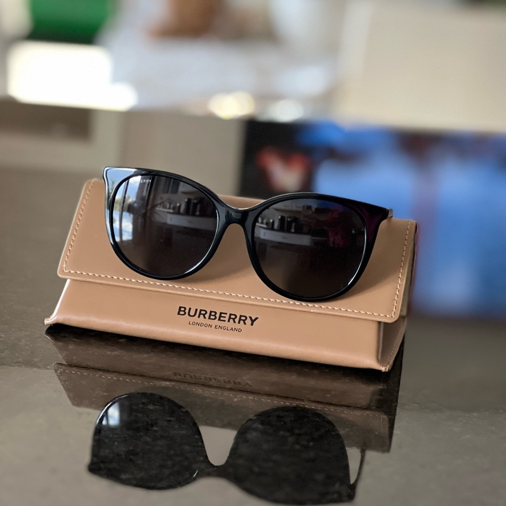 Burberry Elegant Black Cat-Eye Sunglasses